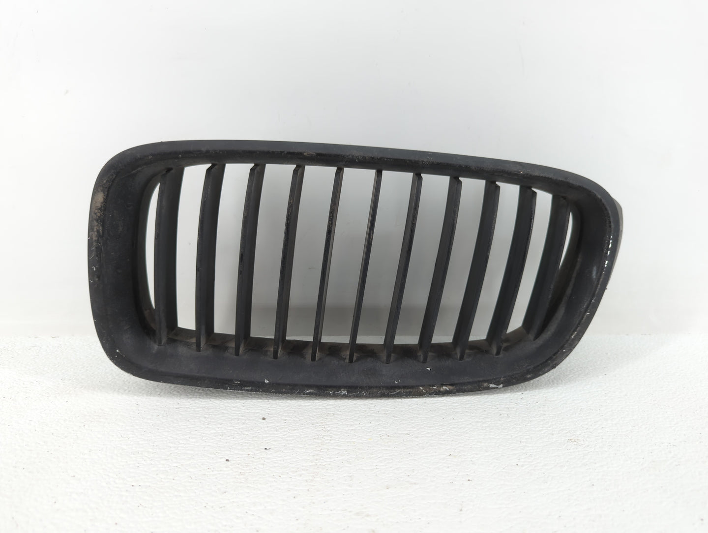 2012-2016 Bmw 328i Front Grille Bumper Not Included - Oemusedautoparts1.com