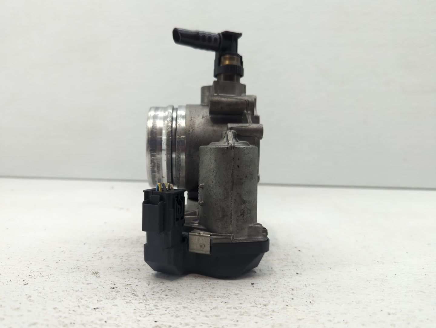 2012-2016 Bmw 328i Throttle Body P/N:1354 7588625-02 1354 7588625-04, 1354 7588625-03 Fits Fits 2012 2013 2014 2015 2016 201