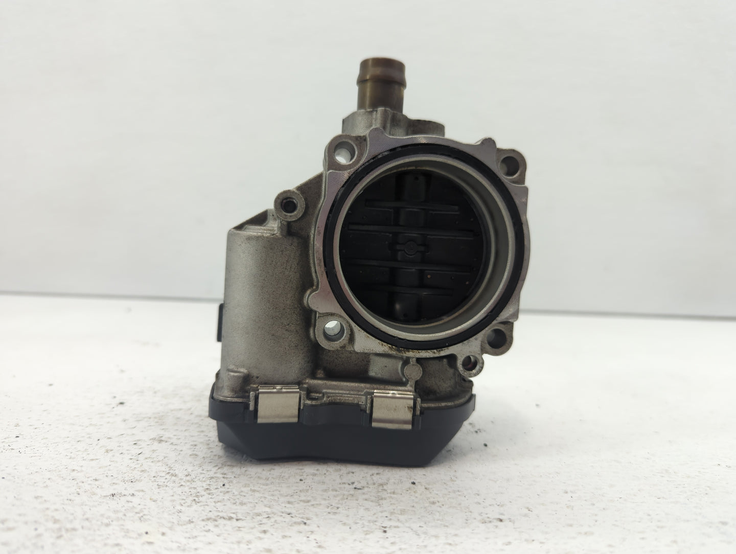 2012-2016 Bmw 328i Throttle Body P/N:1354 7588625-02 1354 7588625-04, 1354 7588625-03 Fits Fits 2012 2013 2014 2015 2016 201