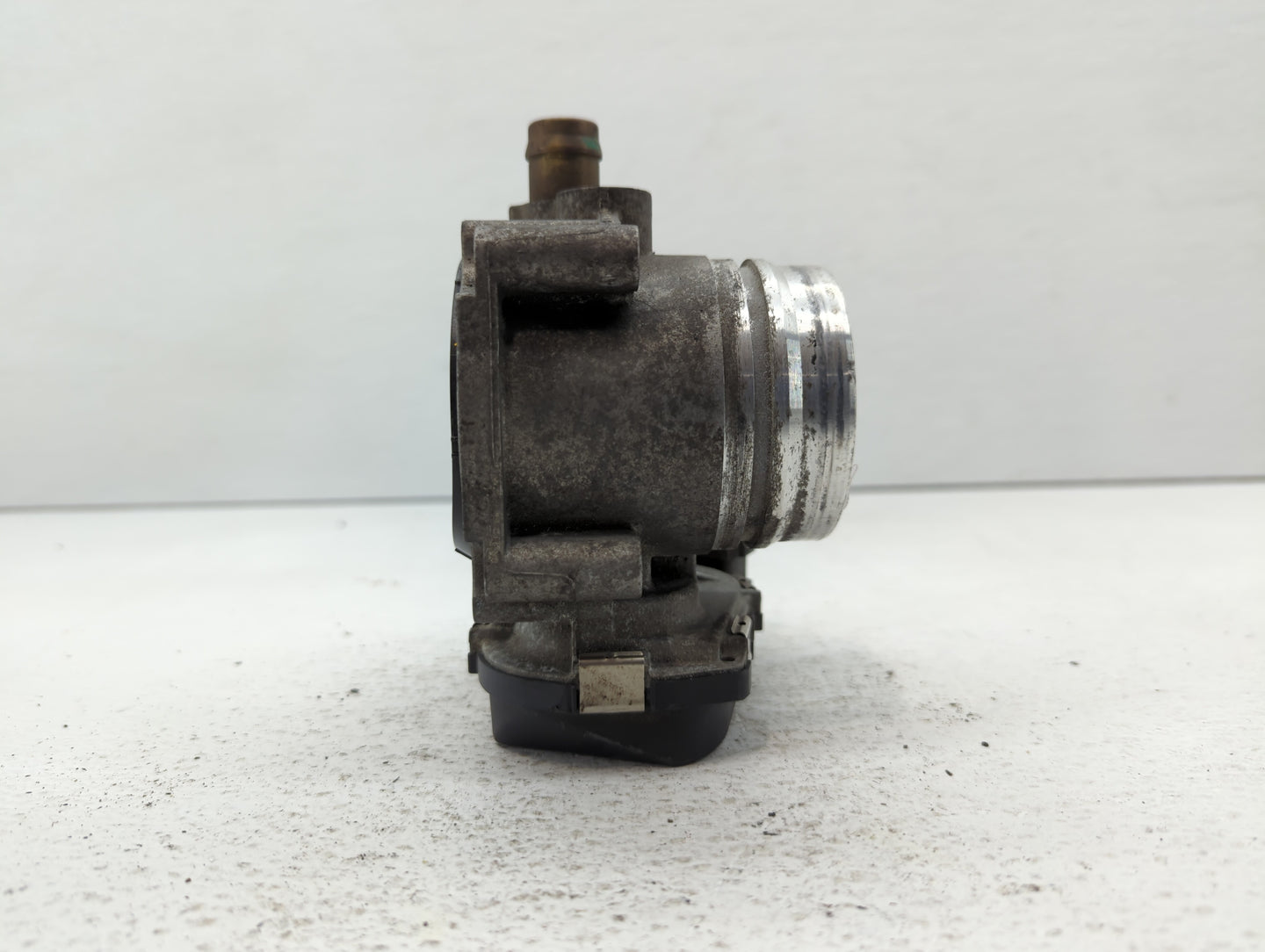 2012-2016 Bmw 328i Throttle Body P/N:1354 7588625-02 1354 7588625-04, 1354 7588625-03 Fits Fits 2012 2013 2014 2015 2016 201