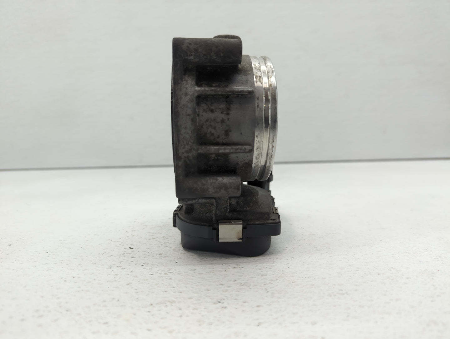 2007-2013 Bmw 328i Throttle Body P/N:1354 7556118-04 1354 7556118-03 Fits Fits 2007 2008 2009 2010 2011 2012 2013 OEM Used A