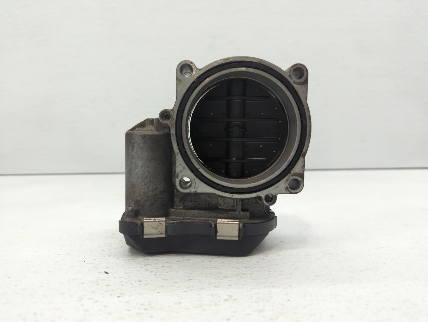 2007-2013 Bmw 328i Throttle Body P/N:1354 7556118-04 1354 7556118-03 Fits Fits 2007 2008 2009 2010 2011 2012 2013 OEM Used A