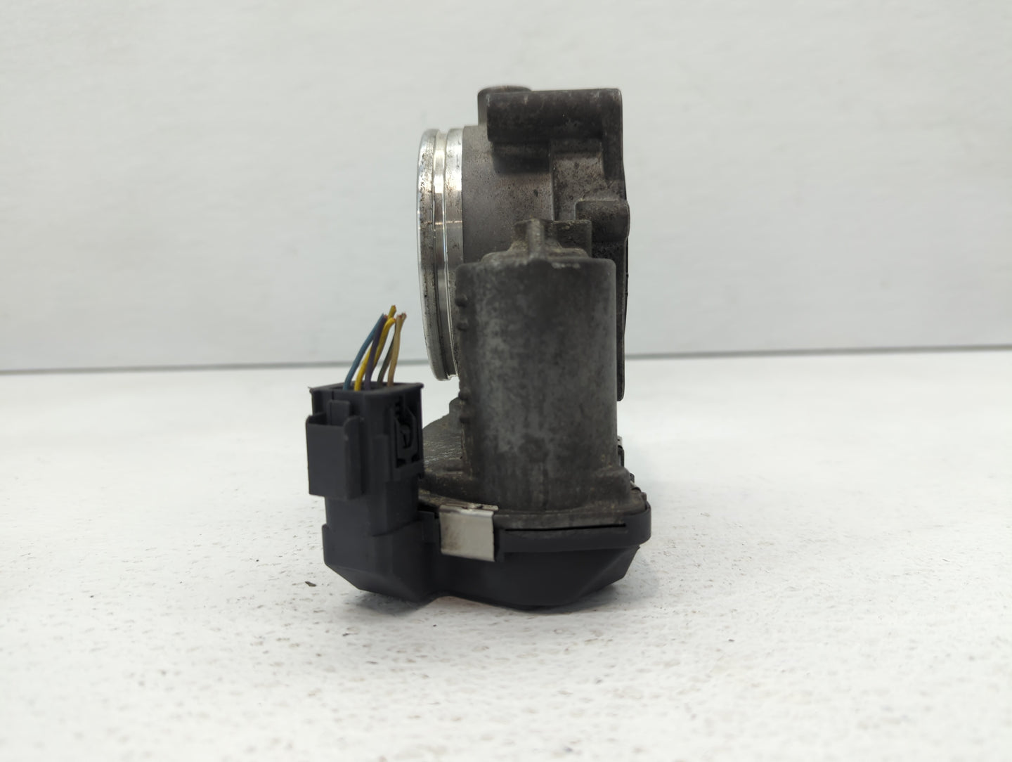 2007-2013 Bmw 328i Throttle Body P/N:1354 7556118-04 1354 7556118-03 Fits Fits 2007 2008 2009 2010 2011 2012 2013 OEM Used A