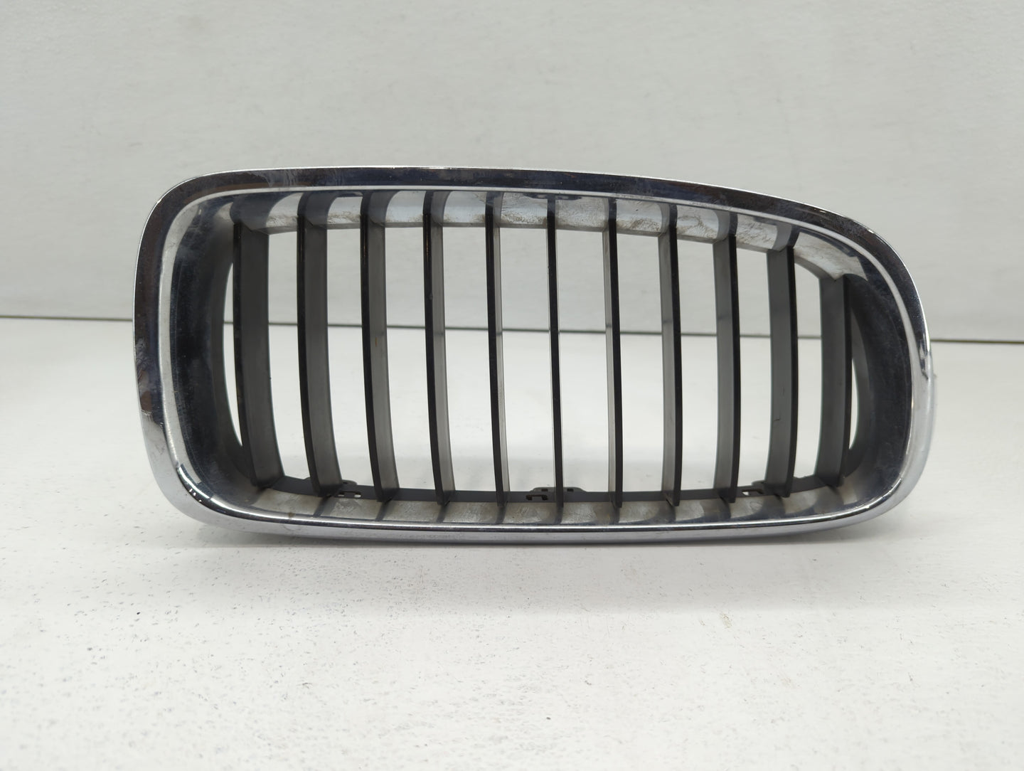 2012-2016 Bmw 328i Front Grille Bumper Not Included - Oemusedautoparts1.com