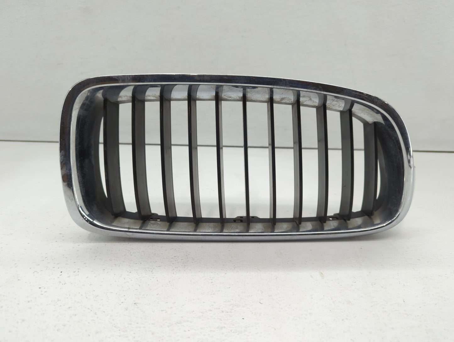 2012-2016 Bmw 328i Front Grille Bumper Not Included - Oemusedautoparts1.com
