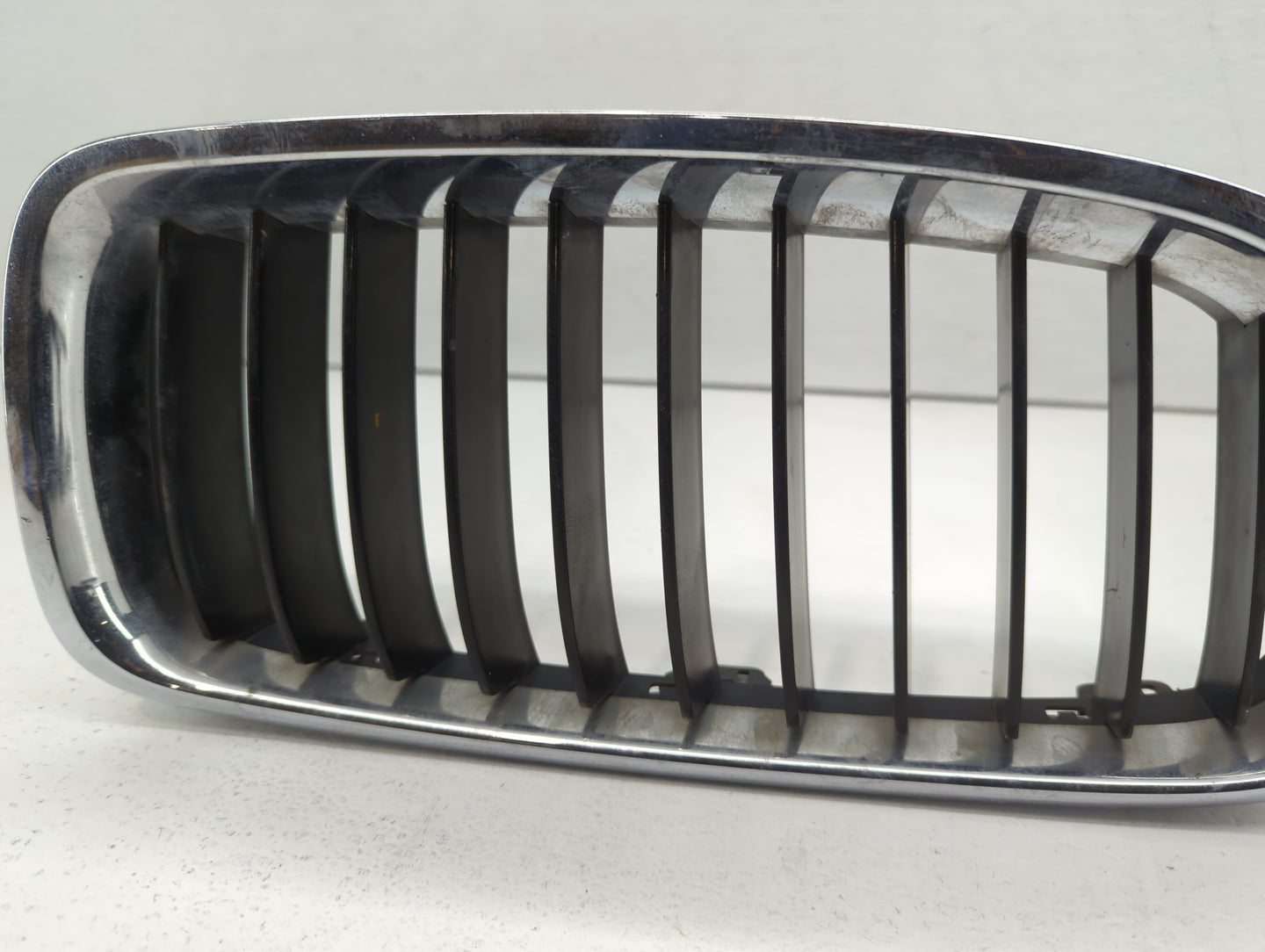 2012-2016 Bmw 328i Front Grille Bumper Not Included - Oemusedautoparts1.com