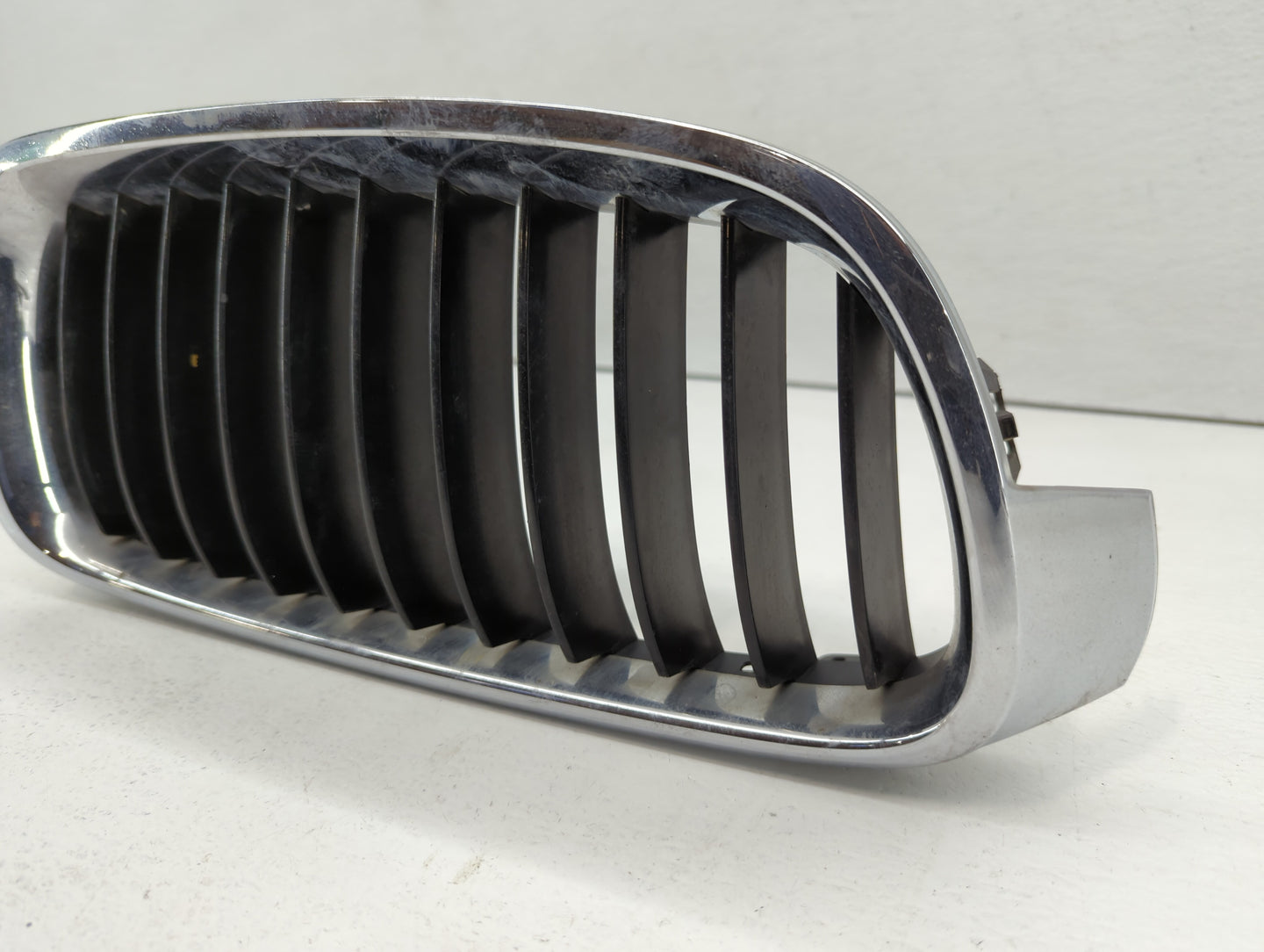 2012-2016 Bmw 328i Front Grille Bumper Not Included - Oemusedautoparts1.com