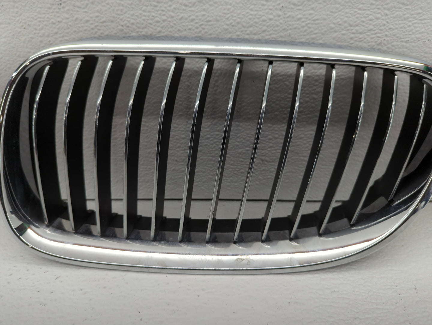 2011-2013 Bmw 328i Front Grille Bumper Not Included - Oemusedautoparts1.com