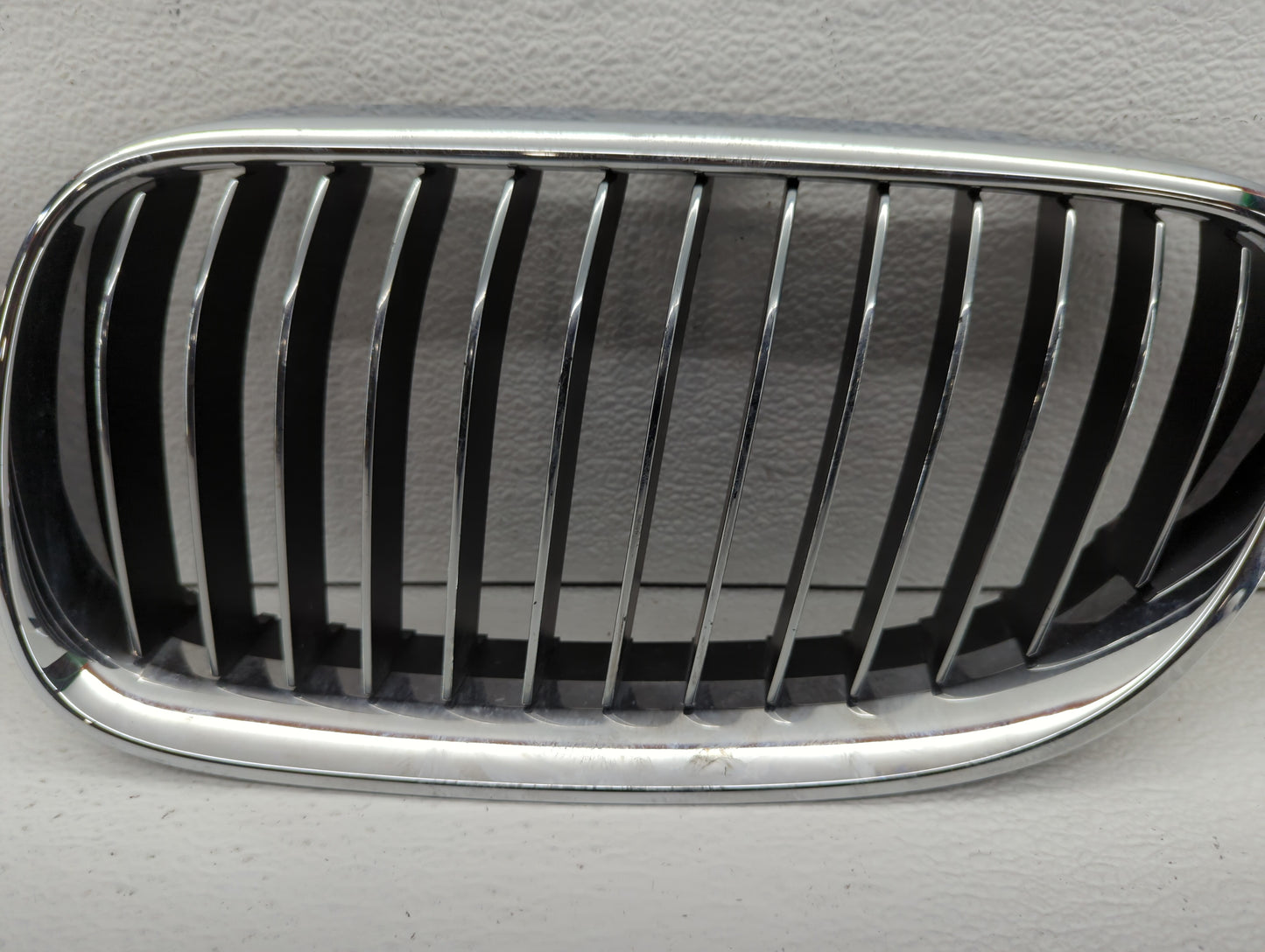 2011-2013 Bmw 328i Front Grille Bumper Not Included - Oemusedautoparts1.com