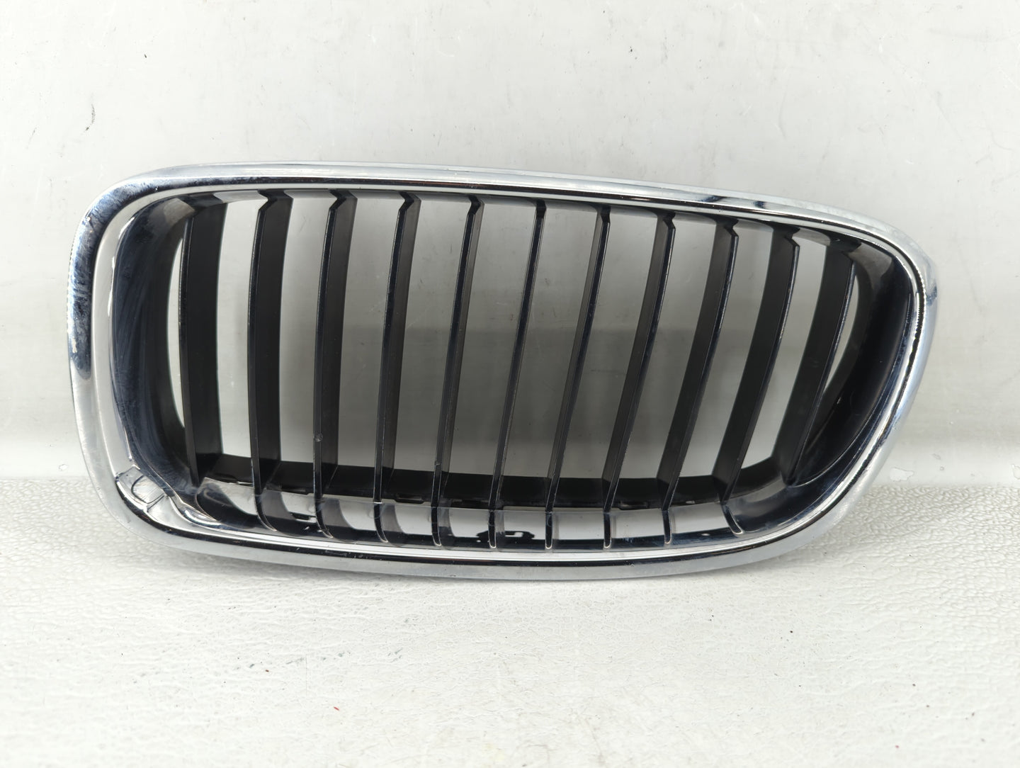 2012-2016 Bmw 328i Front Grille Bumper Not Included - Oemusedautoparts1.com