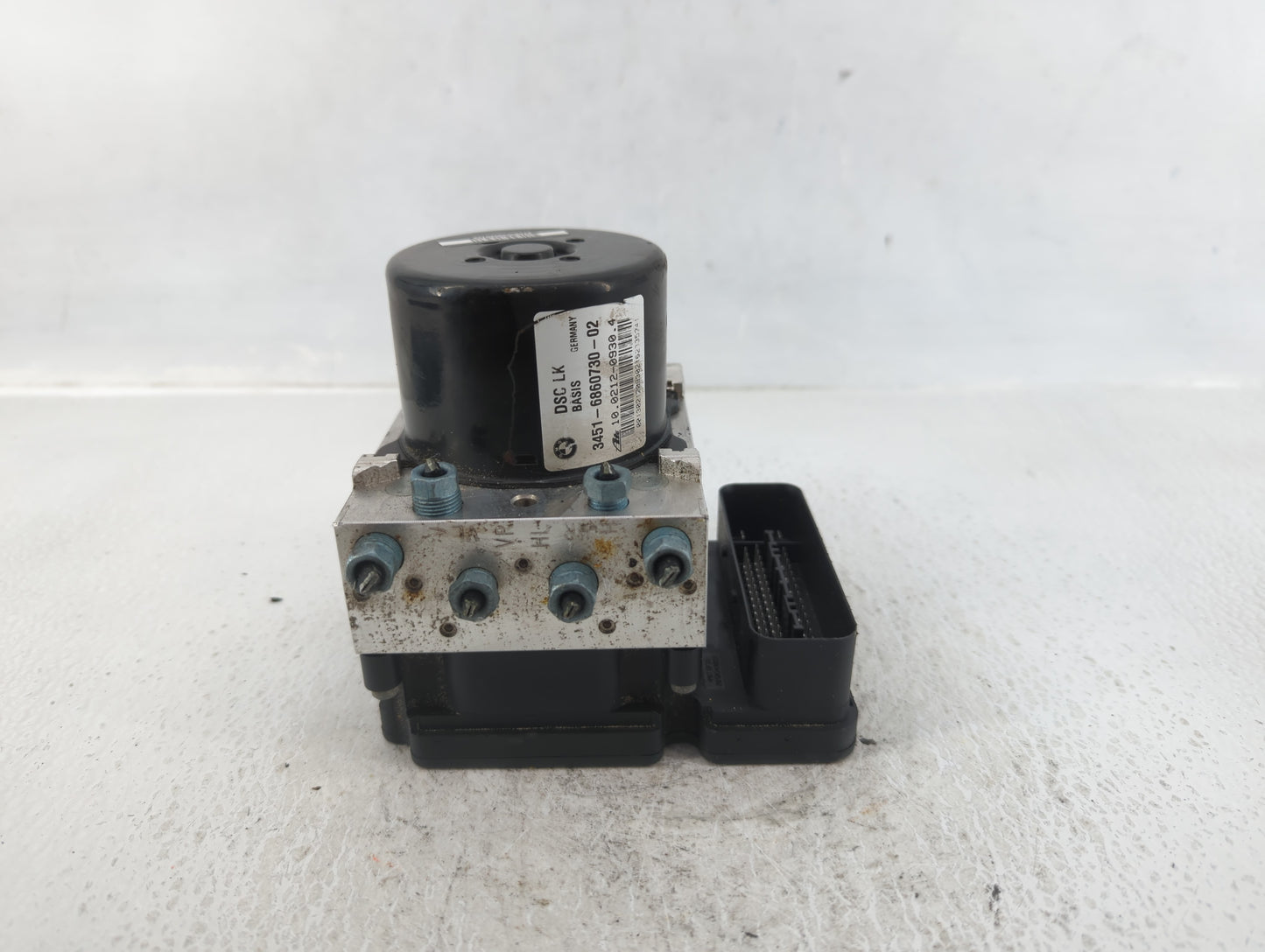 2012-2013 Bmw 328i ABS Pump Control Module Replacement P/N:3451-6860730-02 Fits Fits 2012 2013 OEM Used Auto Parts - Oemused