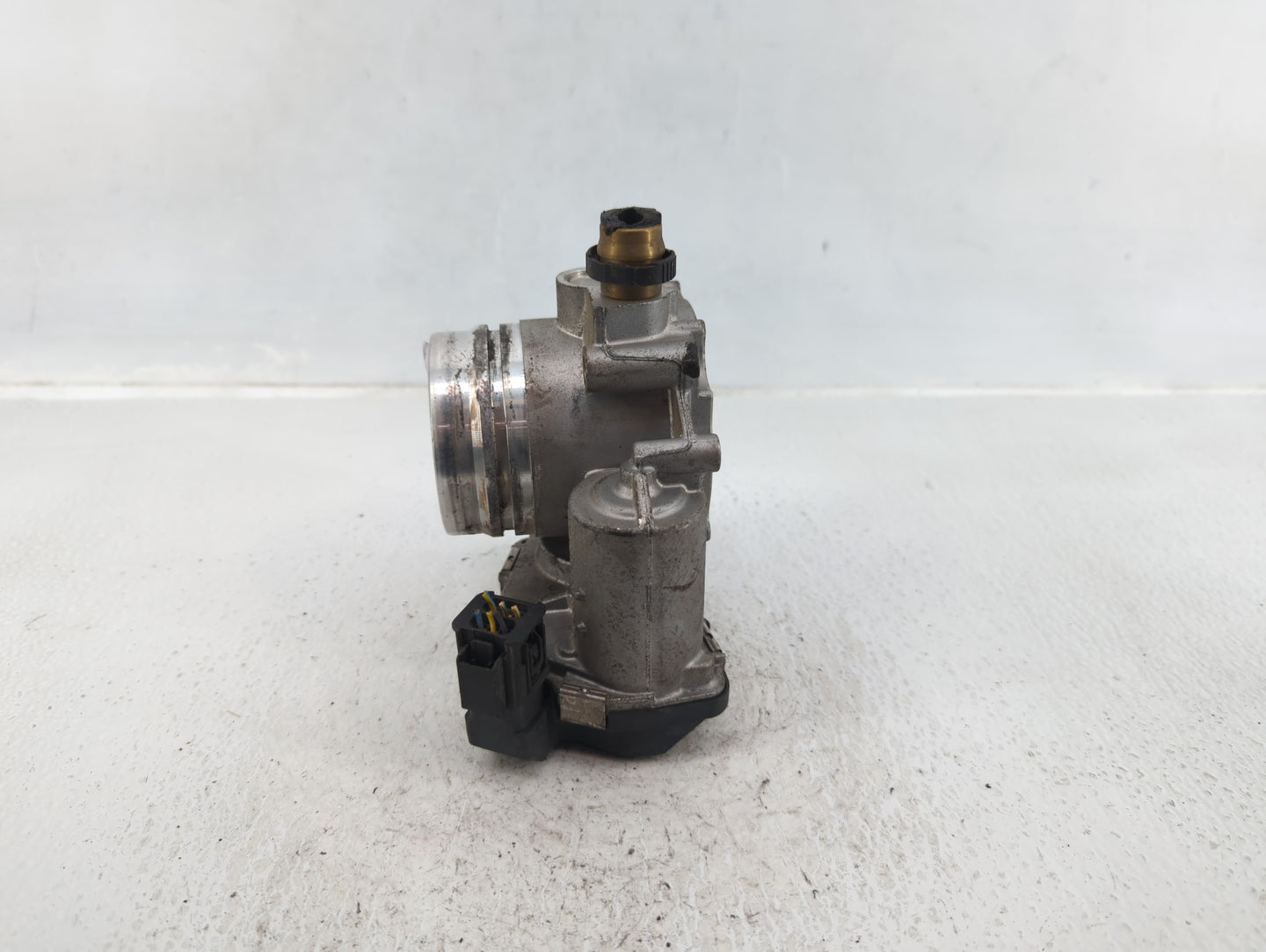 2012-2016 Bmw 328i Throttle Body P/N:1354 75886225-03 Fits Fits 2012 2013 2014 2015 2016 2017 2018 OEM Used Auto Parts - Oem