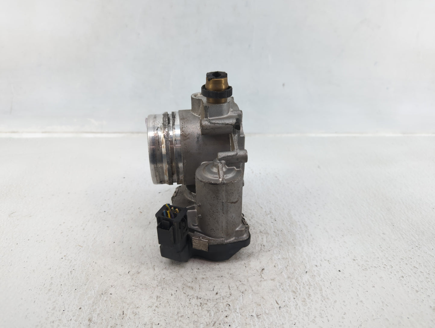 2012-2016 Bmw 328i Throttle Body P/N:1354 75886225-03 Fits Fits 2012 2013 2014 2015 2016 2017 2018 OEM Used Auto Parts - Oem