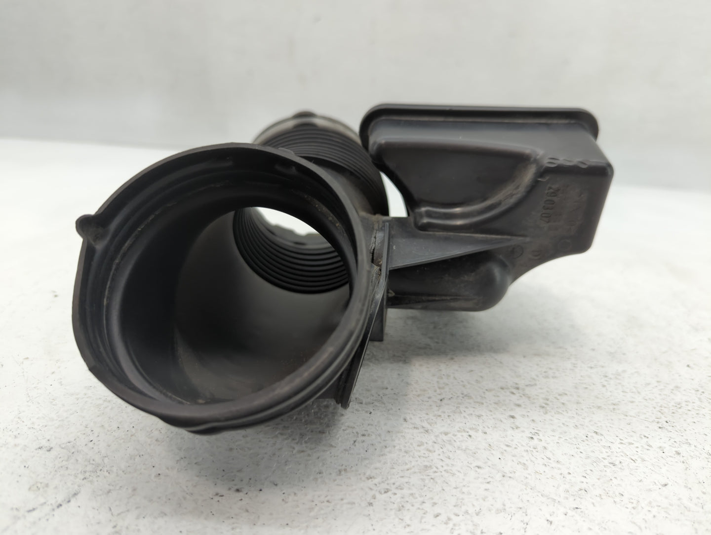 2013 Bmw 328i Air Cleaner Intake Duct Hose Tube - Oemusedautoparts1.com