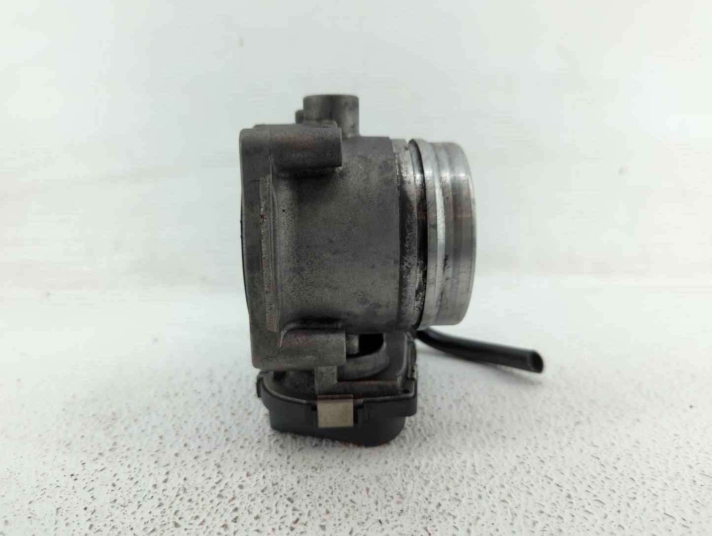2011-2015 Bmw 335i Throttle Body P/N:1354 7597871-01 1354 7597871-03 Fits OEM Used Auto Parts - Oemusedautoparts1.com