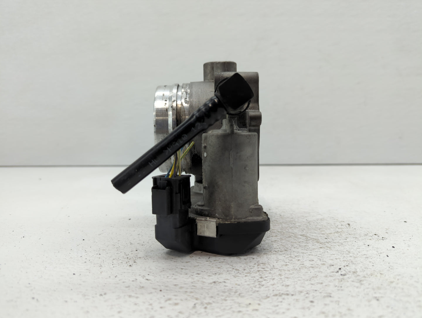 2011-2015 Bmw 335i Throttle Body P/N:1354 7597871-01 1354 7597871-03 Fits OEM Used Auto Parts - Oemusedautoparts1.com