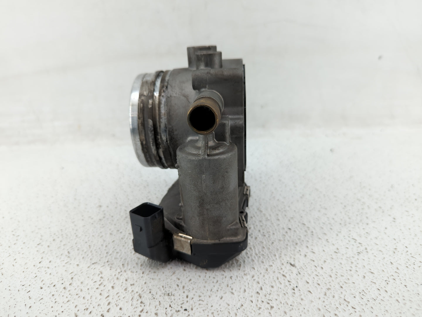 2011-2015 Bmw 335i Throttle Body P/N:1354 7597871-01 1354 7597871-03 Fits OEM Used Auto Parts - Oemusedautoparts1.com