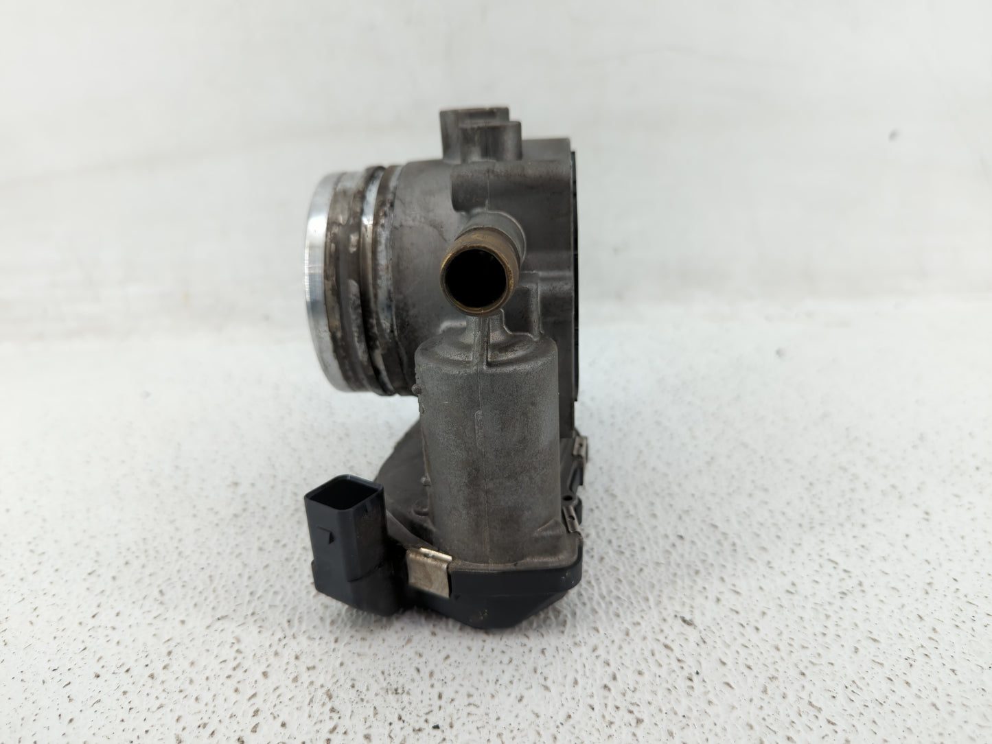 2011-2015 Bmw 335i Throttle Body P/N:1354 7597871-01 1354 7597871-03 Fits OEM Used Auto Parts - Oemusedautoparts1.com