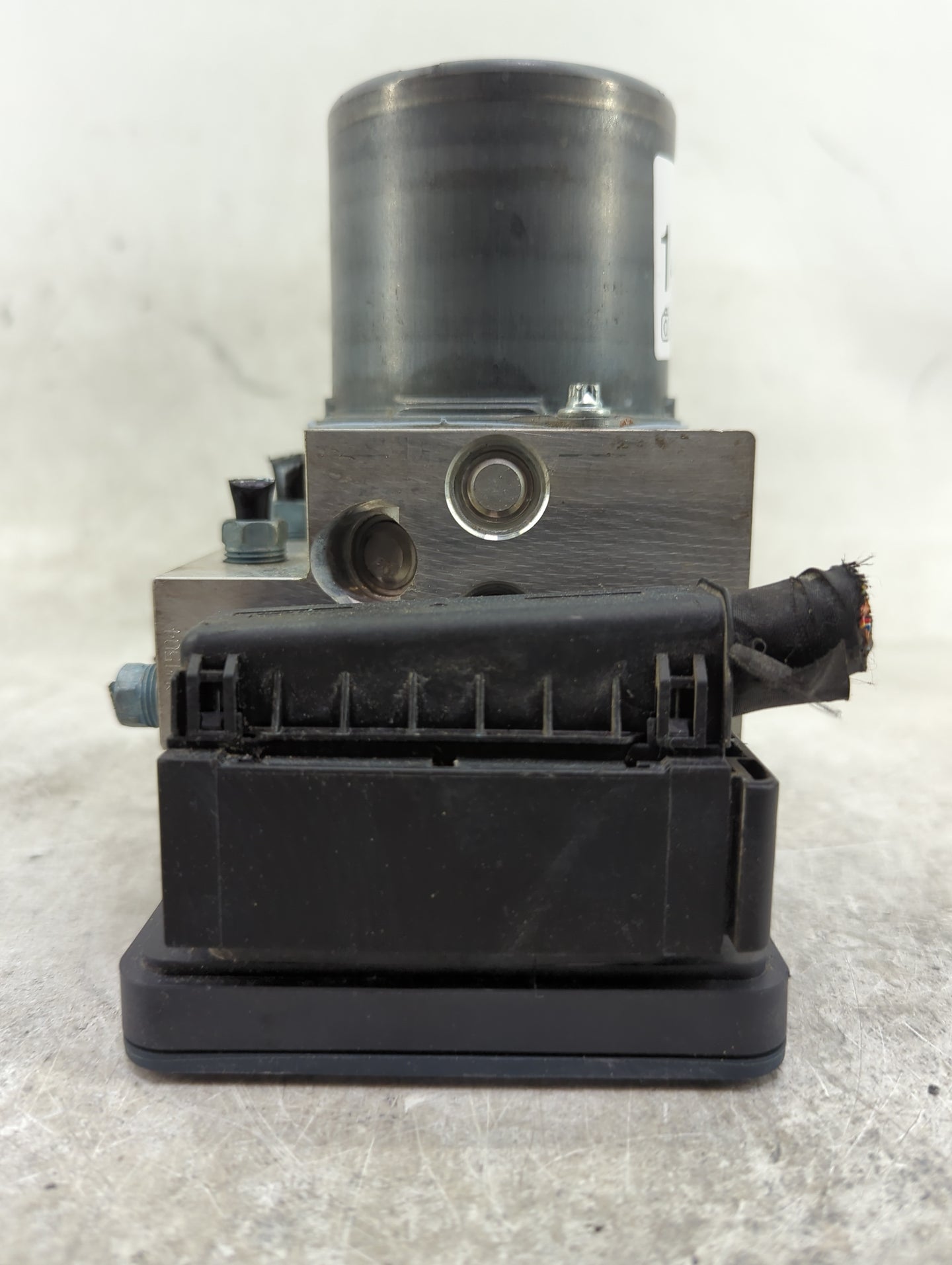 2012-2016 Bmw 528 ABS Pump Control Module Replacement P/N:3451 6868327-01 3452 6868329-01 Fits OEM Used Auto Parts - Oemused