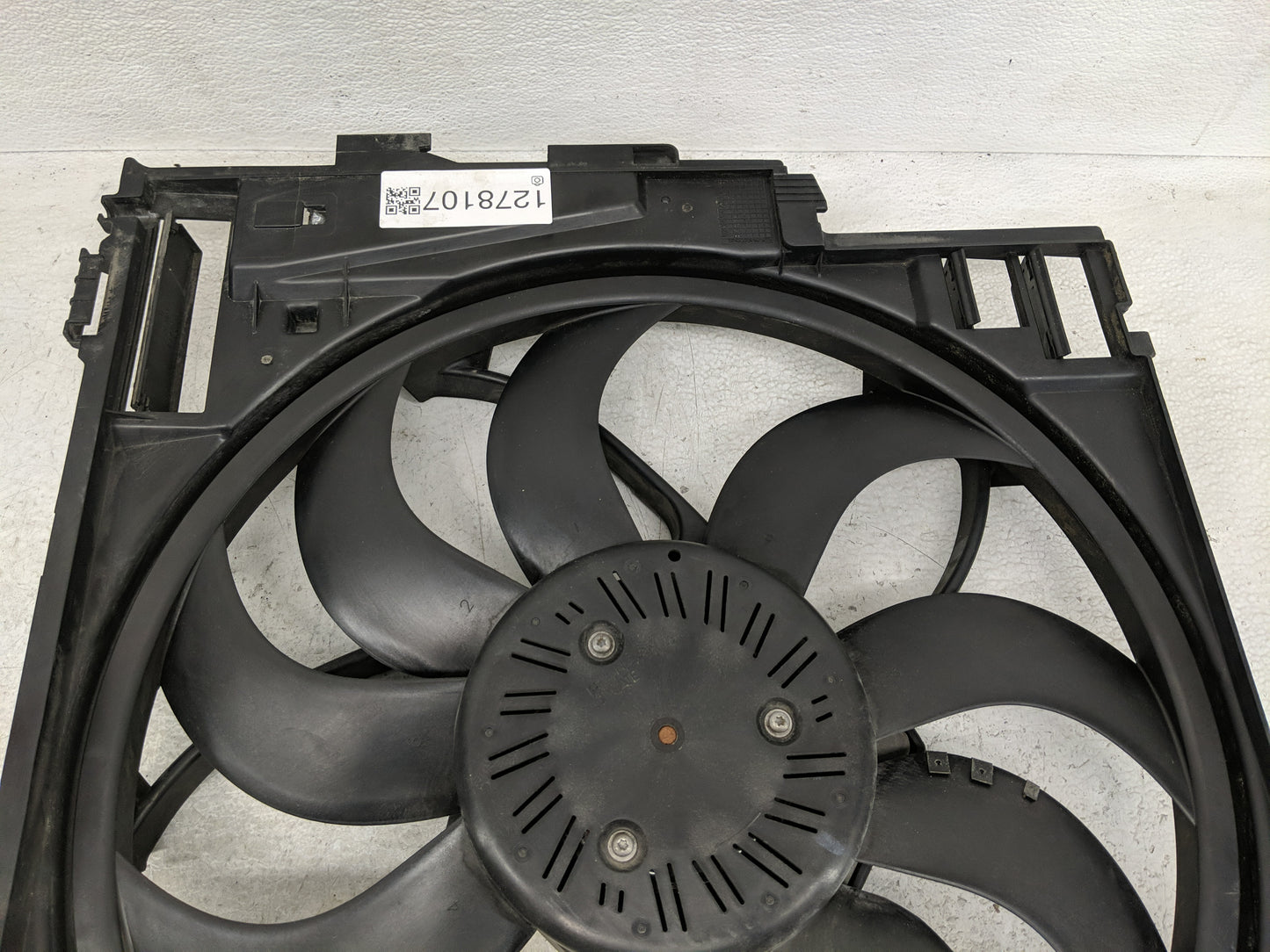 2012-2016 Bmw 528i Electric Radiator Cooling Fan Motor Assembly P/N:17418642161 Fits Fits 2012 2013 2014 2015 2016 OEM Used 