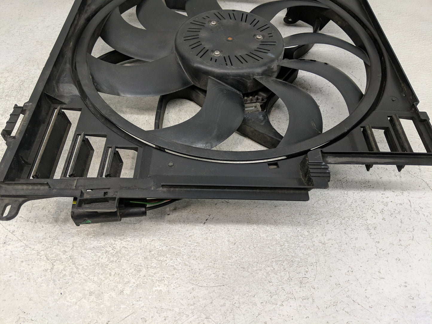 2012-2016 Bmw 528i Electric Radiator Cooling Fan Motor Assembly P/N:17418642161 Fits Fits 2012 2013 2014 2015 2016 OEM Used 