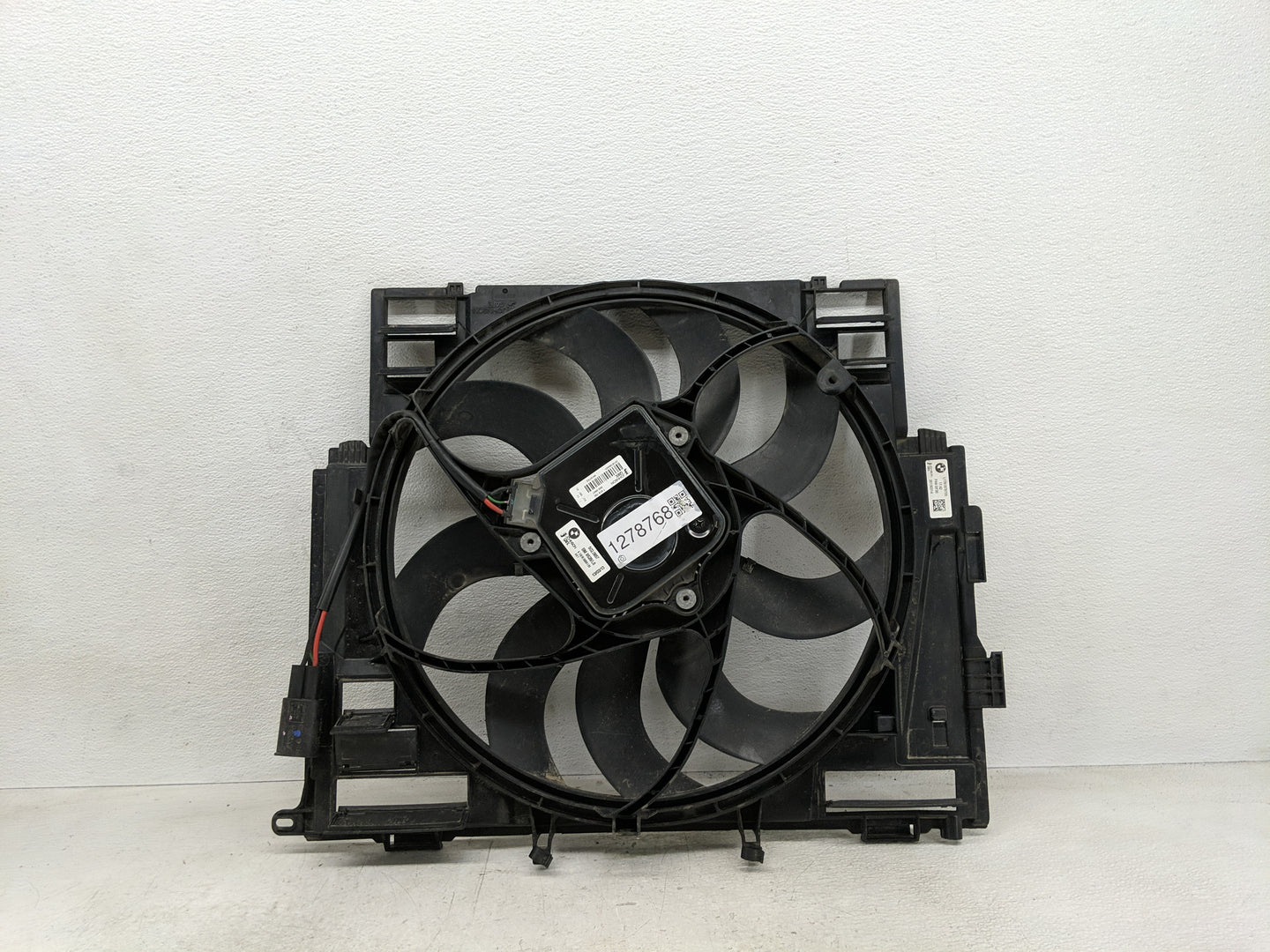 2012-2016 Bmw 528i Electric Radiator Cooling Fan Motor Assembly P/N:17418642161 Fits Fits 2012 2013 2014 2015 2016 OEM Used 