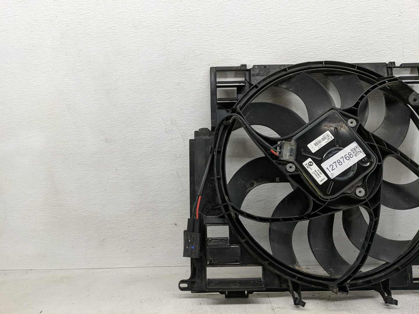 2012-2016 Bmw 528i Electric Radiator Cooling Fan Motor Assembly P/N:17418642161 Fits Fits 2012 2013 2014 2015 2016 OEM Used 