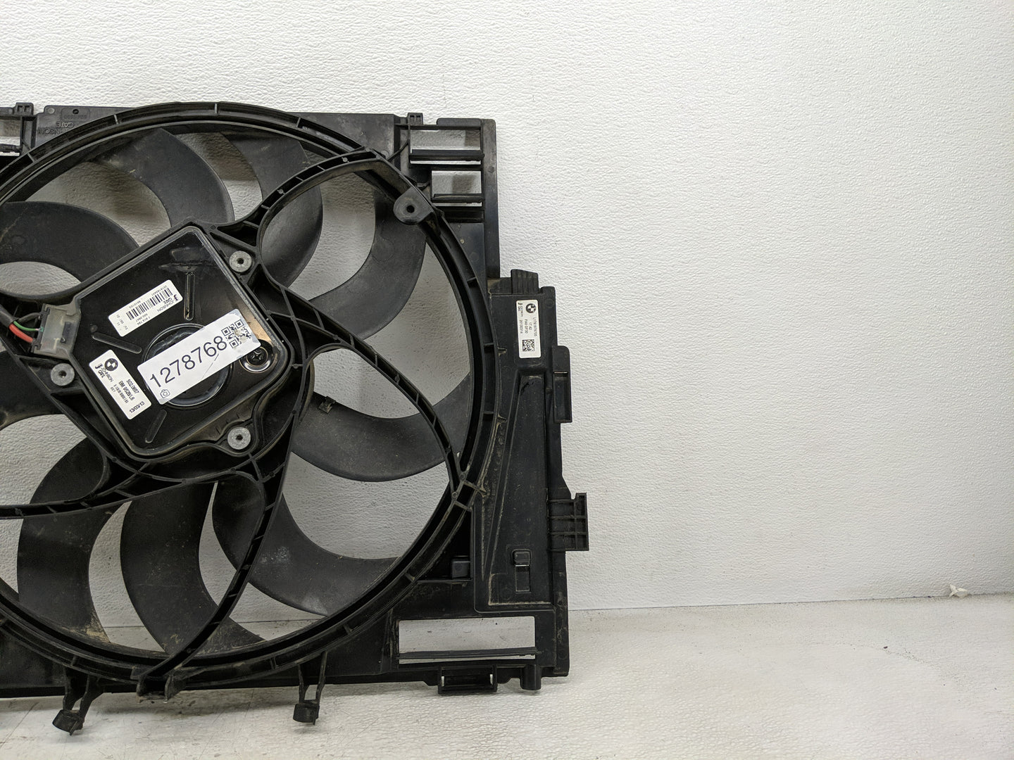 2012-2016 Bmw 528i Electric Radiator Cooling Fan Motor Assembly P/N:17418642161 Fits Fits 2012 2013 2014 2015 2016 OEM Used 