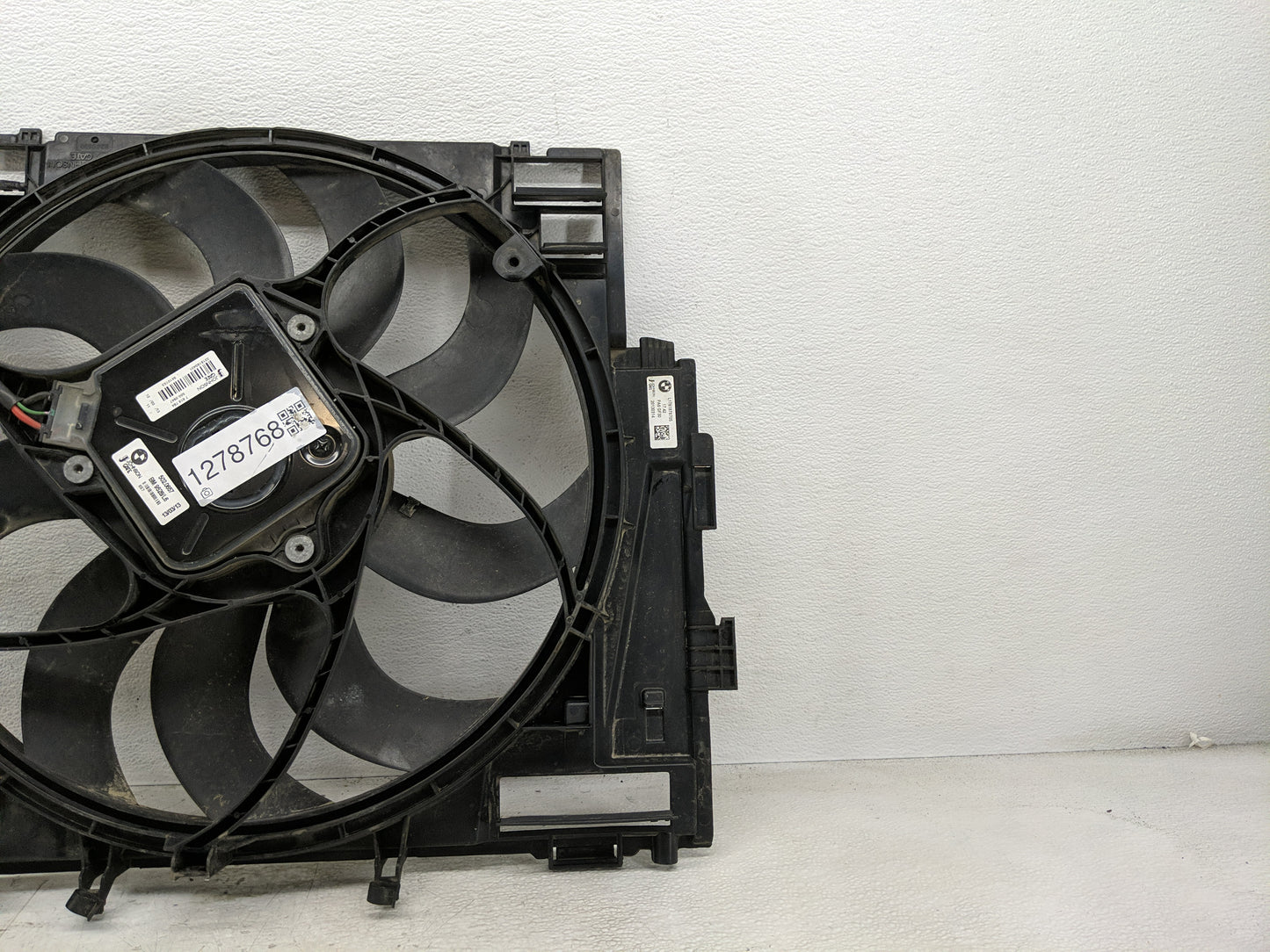 2012-2016 Bmw 528i Electric Radiator Cooling Fan Motor Assembly P/N:17418642161 Fits Fits 2012 2013 2014 2015 2016 OEM Used 