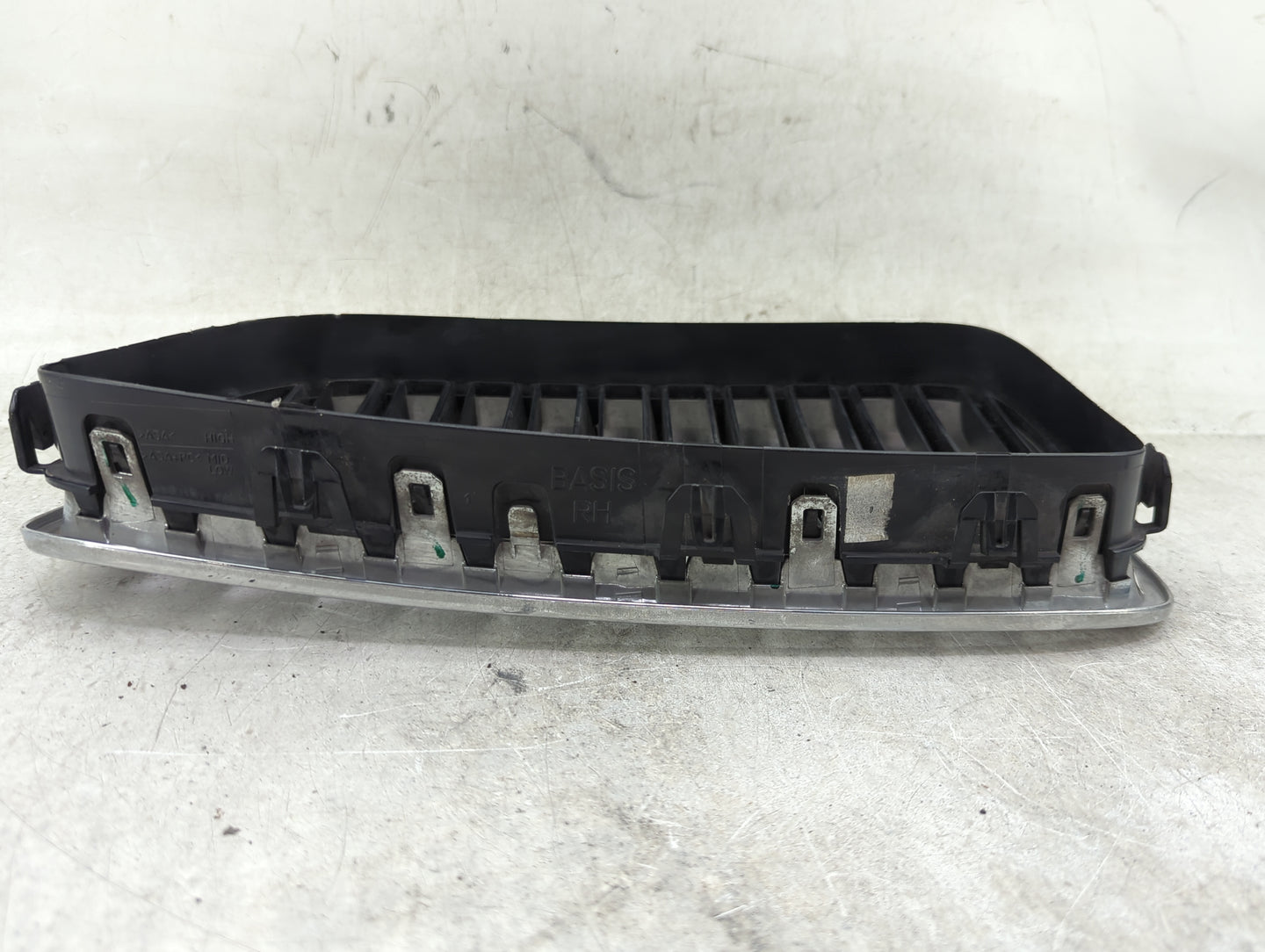 2011-2013 Bmw 528i Front Grille Bumper Not Included 1459809 - Oemusedautoparts1.com