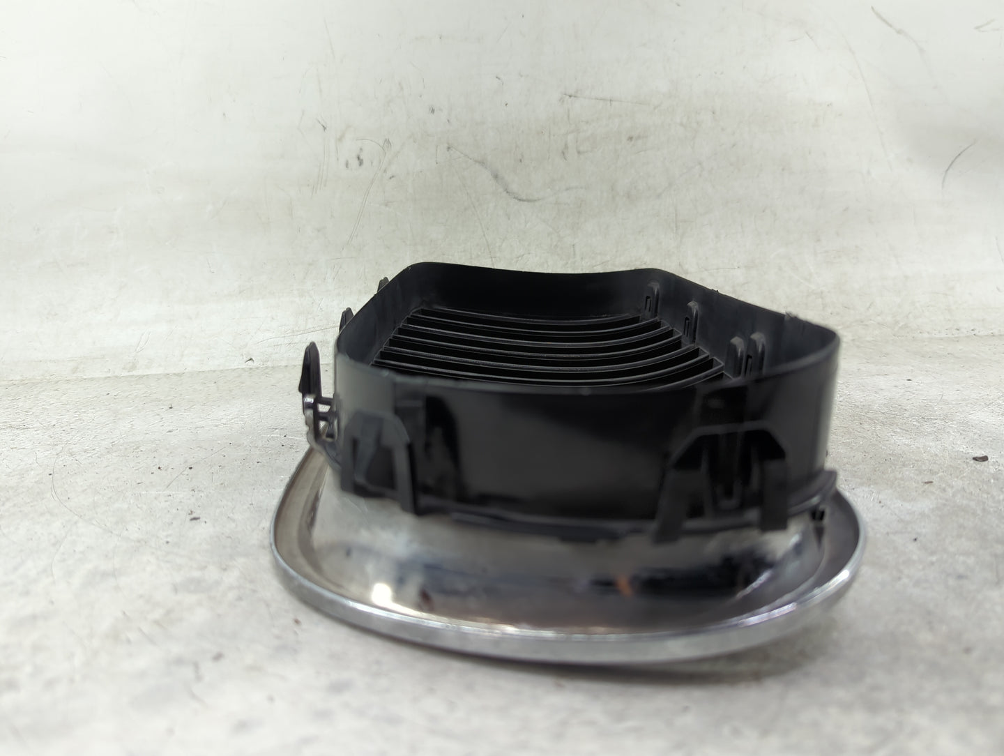 2011-2013 Bmw 528i Front Grille Bumper Not Included 1459809 - Oemusedautoparts1.com