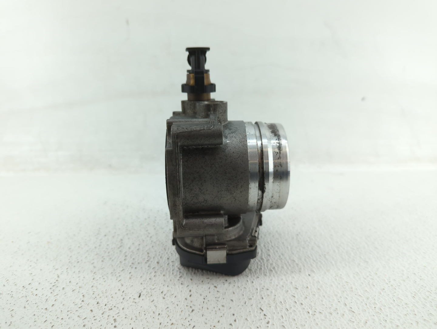 2012-2016 Bmw 528i Throttle Body P/N:1354 7588625-03 1354 7588625 Fits Fits 2012 2013 2014 2015 2016 2017 2018 OEM Used Auto