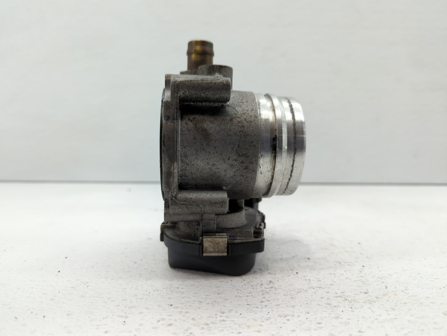 2012-2016 Bmw 528i Throttle Body P/N:1354 7588625-02 1354 7588625-04, 1354 7588625-03 Fits Fits 2012 2013 2014 2015 2016 201