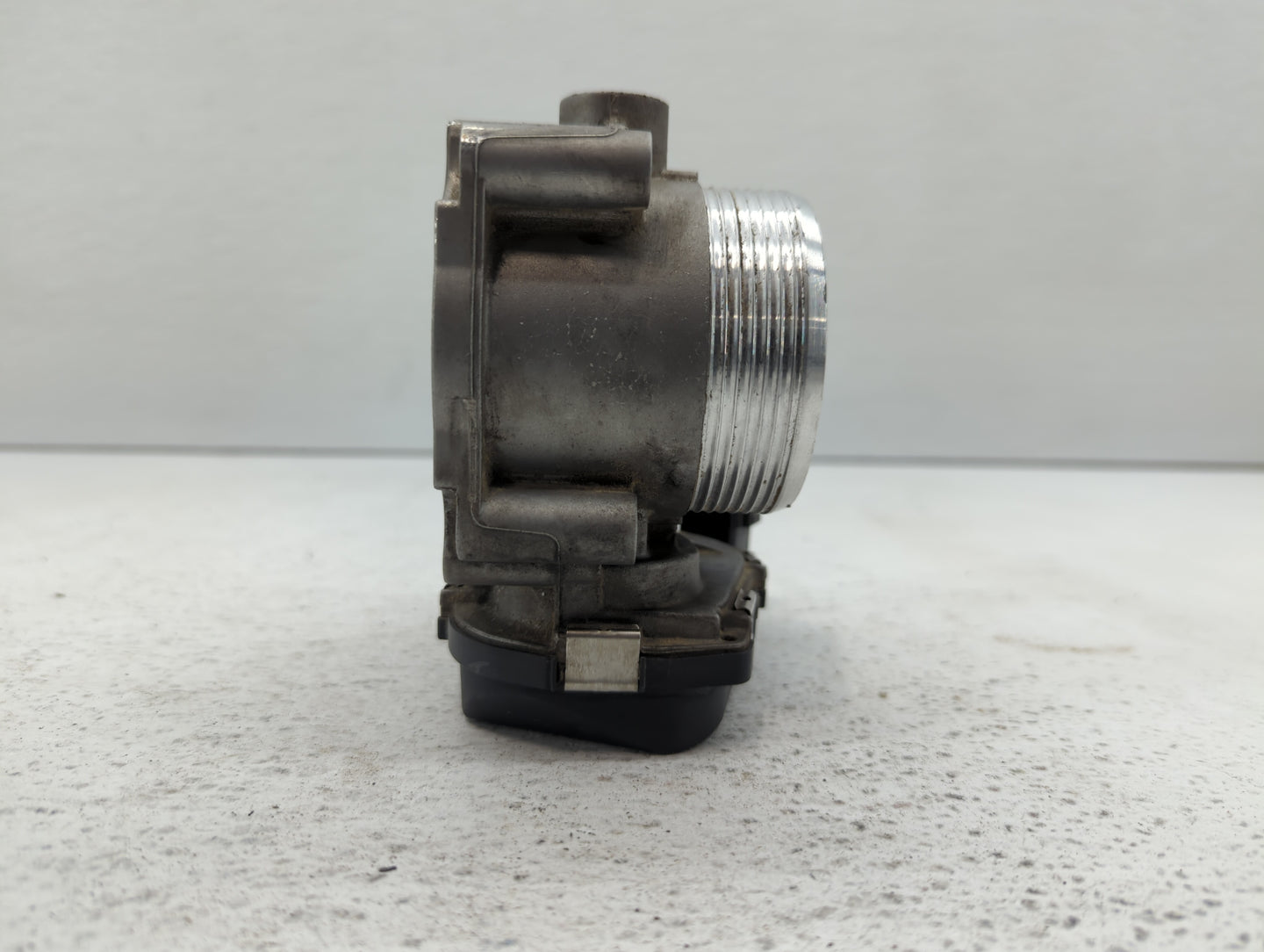 2010-2016 Bmw 550i Throttle Body P/N:1354 7555944-03 7555944-02 Fits OEM Used Auto Parts - Oemusedautoparts1.com