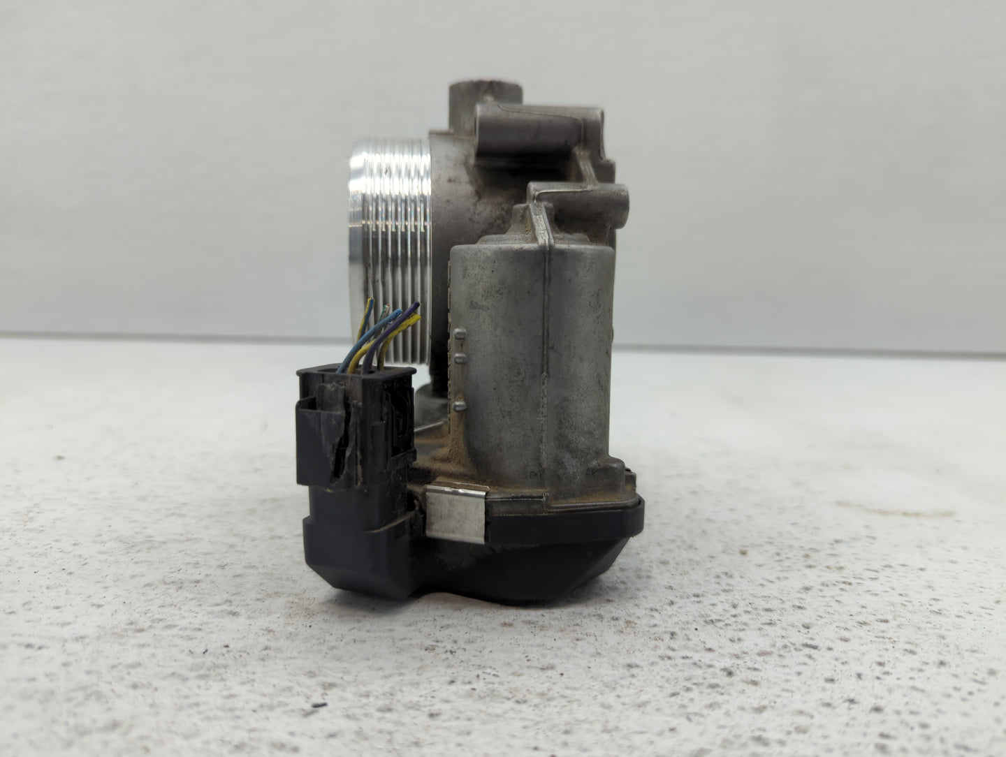 2010-2016 Bmw 550i Throttle Body P/N:1354 7555944-03 7555944-02 Fits OEM Used Auto Parts - Oemusedautoparts1.com