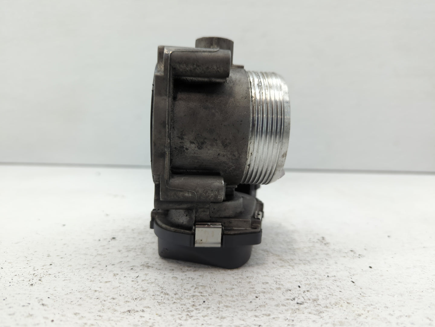 2010-2016 Bmw 550i Throttle Body P/N:1354 7555944-03 1354 7555944-05 Fits OEM Used Auto Parts - Oemusedautoparts1.com