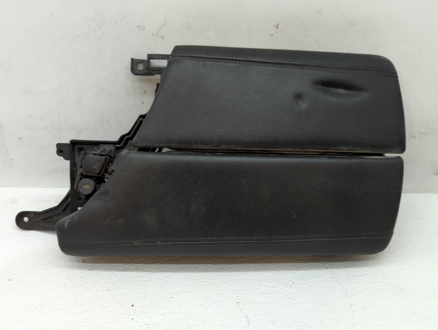 2013 Bmw 550i Center Console Armrest Cover Lid Black - Oemusedautoparts1.com