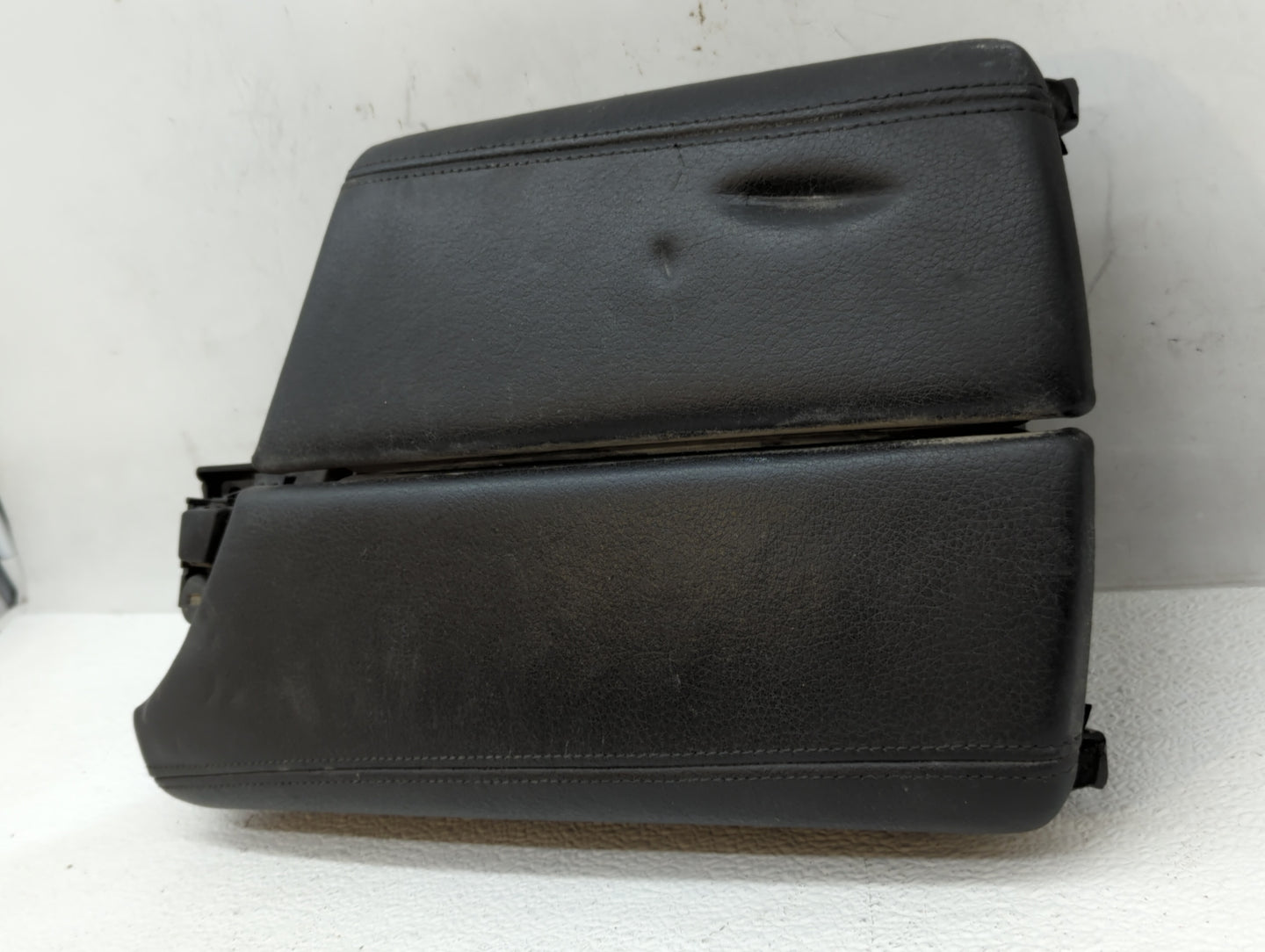2013 Bmw 550i Center Console Armrest Cover Lid Black - Oemusedautoparts1.com