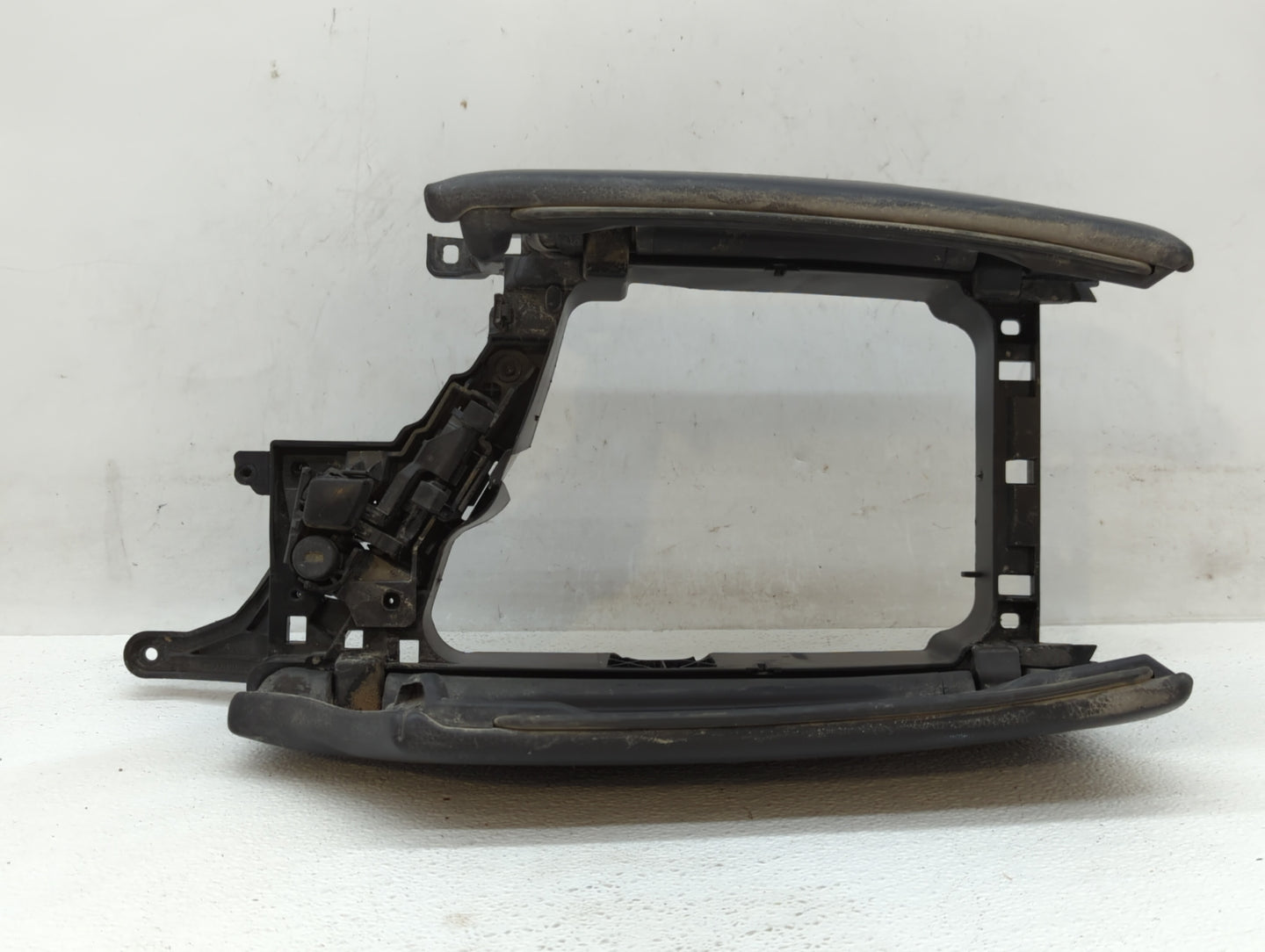 2013 Bmw 550i Center Console Armrest Cover Lid Black - Oemusedautoparts1.com