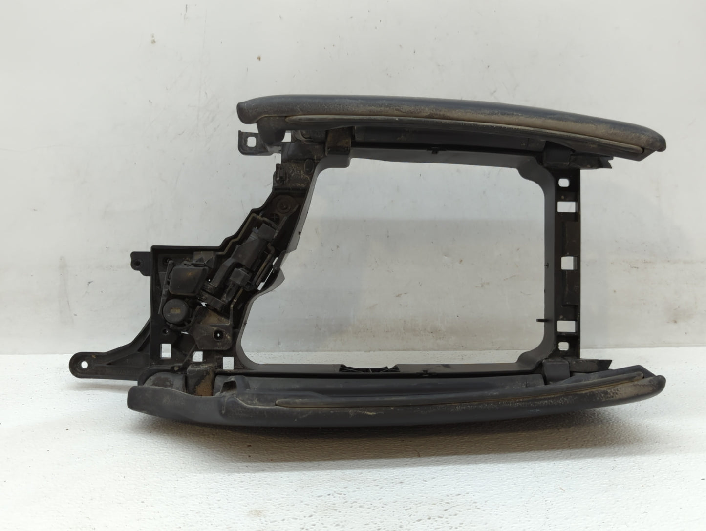 2013 Bmw 550i Center Console Armrest Cover Lid Black - Oemusedautoparts1.com