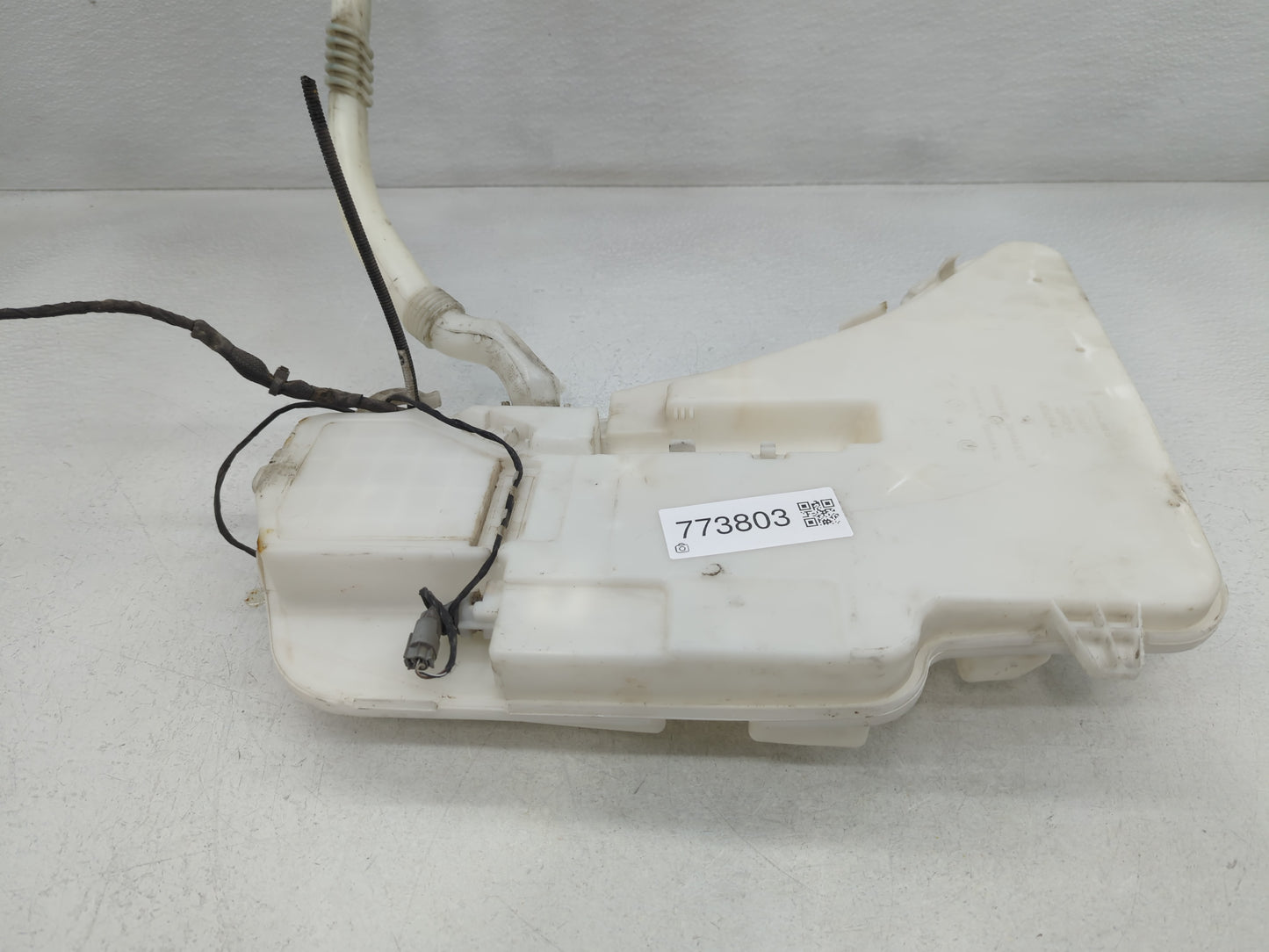 Bmw 550i Windshield Washer Fluid Reservoir Bottle Oem - Oemusedautoparts1.com