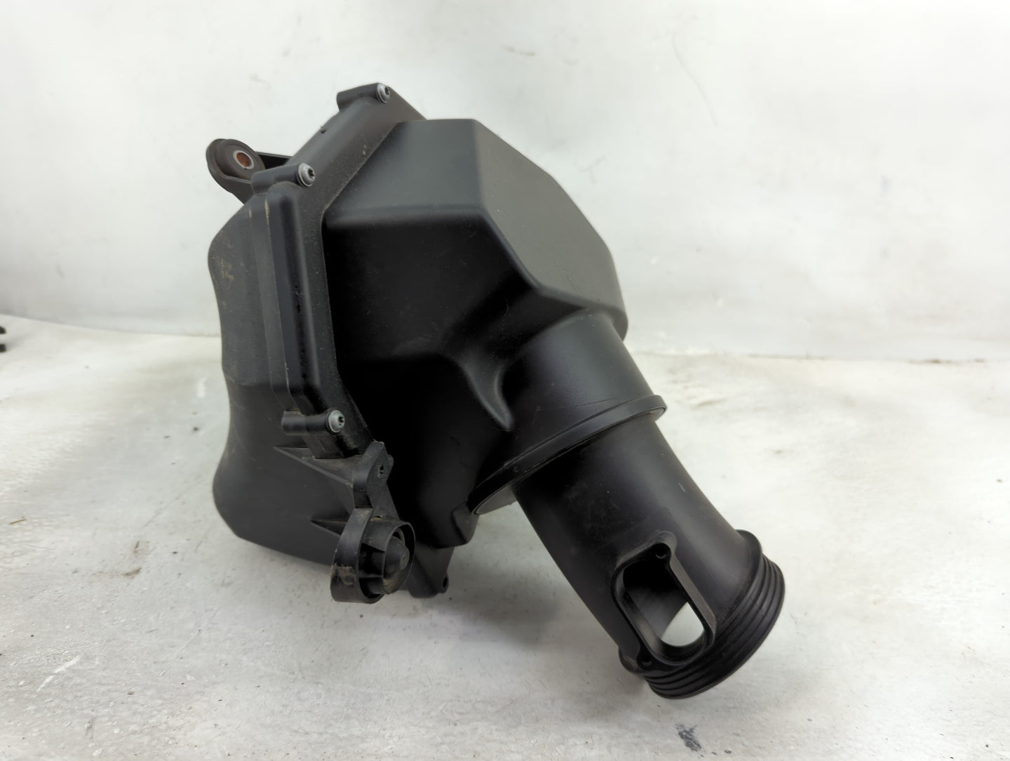 2012-2016 Bmw M5 Air Cleaner Intake-duct Hose Tube 1432410 - Oemusedautoparts1.com