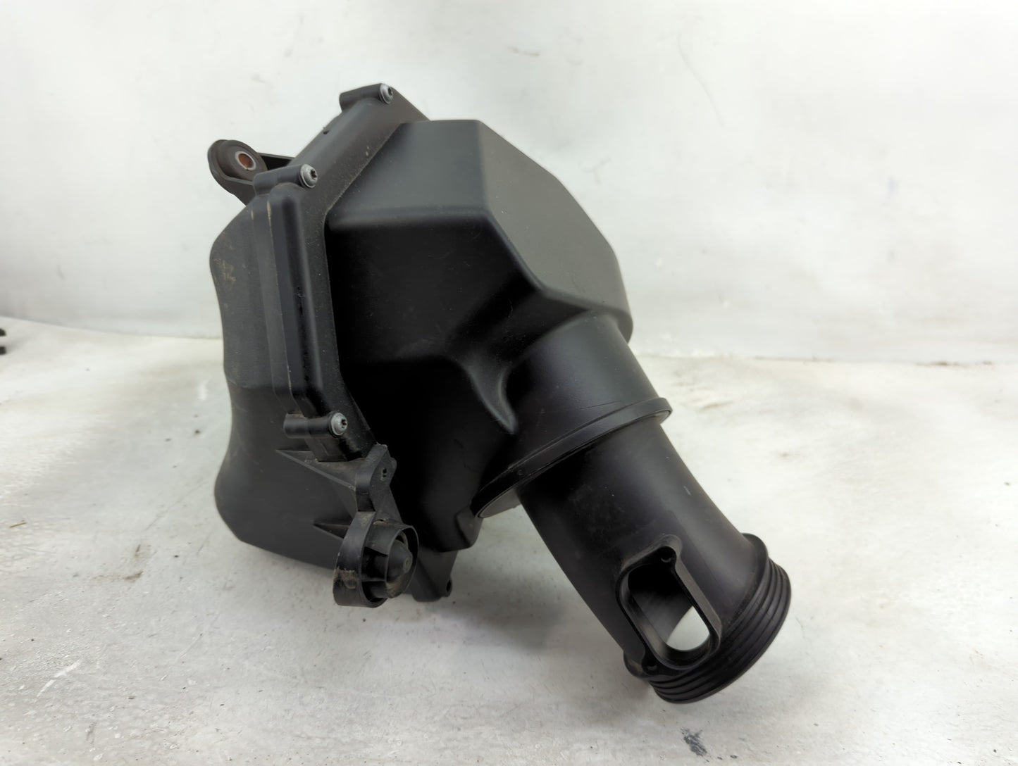 2012-2016 Bmw M5 Air Cleaner Intake-duct Hose Tube 1432410 - Oemusedautoparts1.com