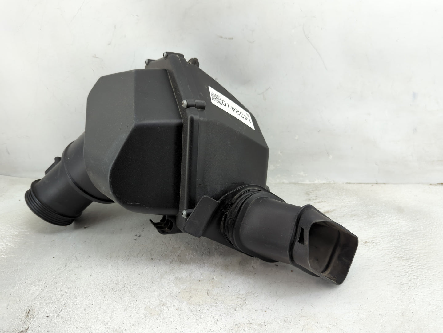 2012-2016 Bmw M5 Air Cleaner Intake-duct Hose Tube 1432410 - Oemusedautoparts1.com