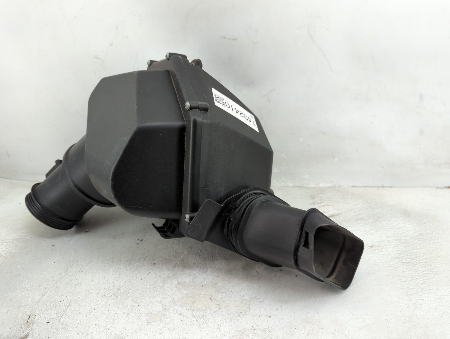 2012-2016 Bmw M5 Air Cleaner Intake-duct Hose Tube 1432410 - Oemusedautoparts1.com