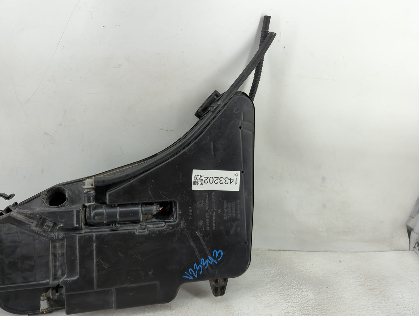 2013 Bmw M5 Windshield Washer Fluid Reservoir Bottle Oem - Oemusedautoparts1.com
