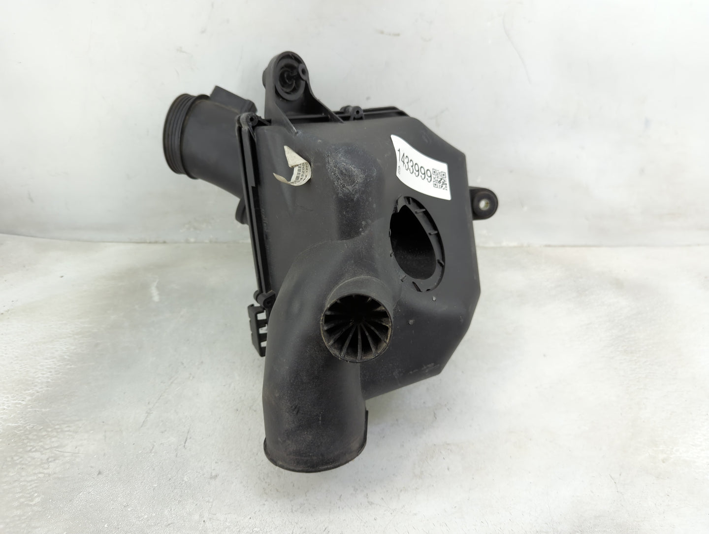2012-2016 Bmw M5 Air Cleaner Intake-duct Hose Tube 1433999 - Oemusedautoparts1.com