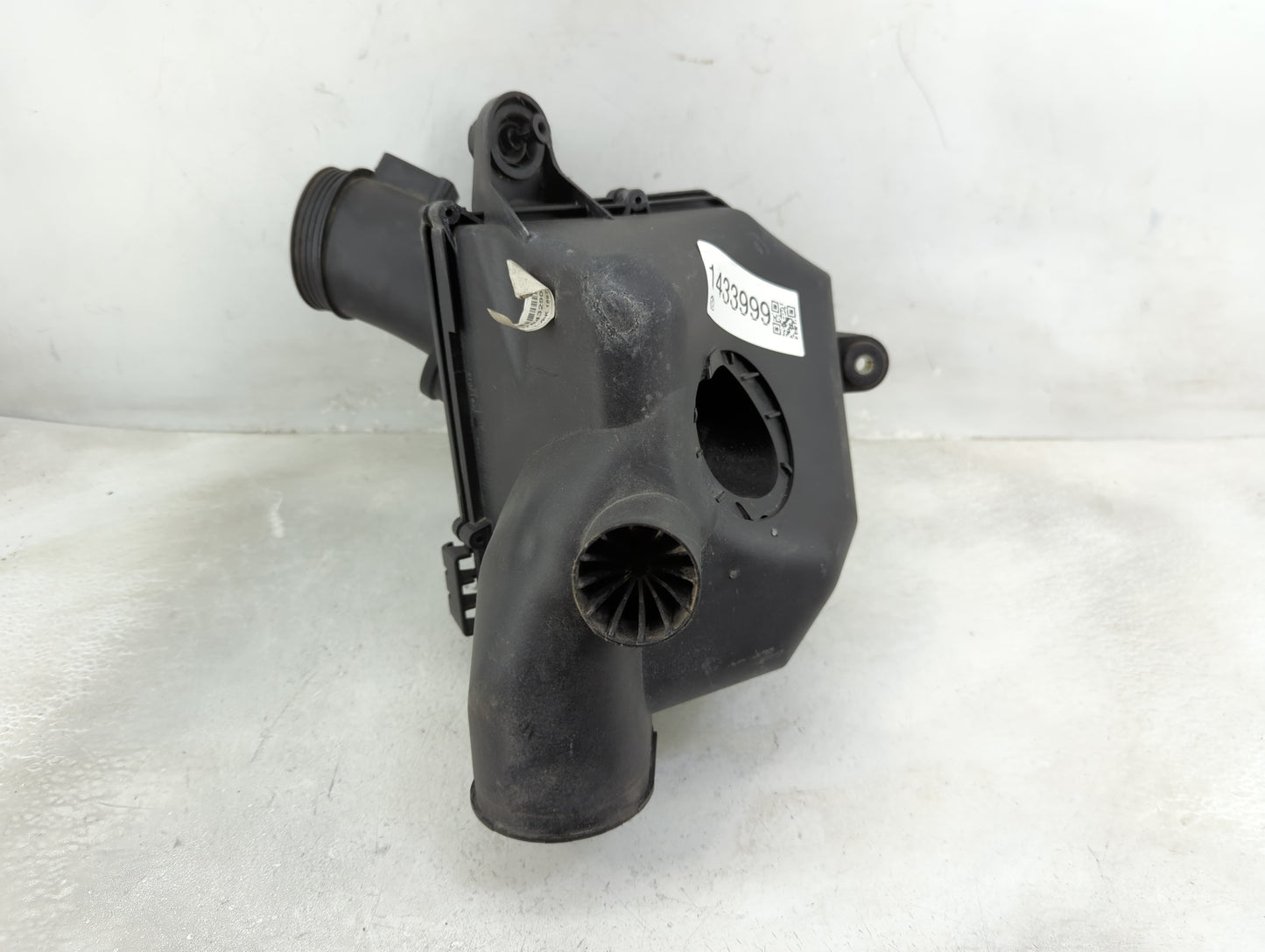 2012-2016 Bmw M5 Air Cleaner Intake-duct Hose Tube 1433999 - Oemusedautoparts1.com