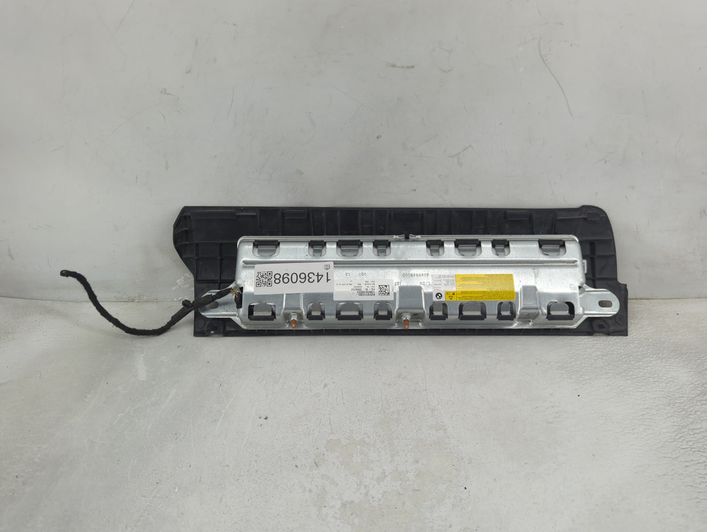 2013 Bmw M5 Air Bag Passenger Right Dashboard OEM P/N:KV918113303 13B0581A0524, 69045781 Fits OEM Used Auto Parts - Oemuseda