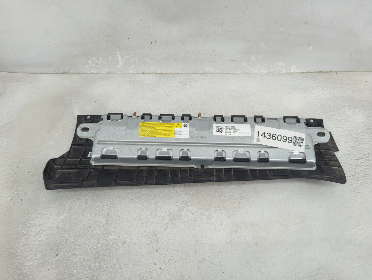 2013 Bmw M5 Air Bag Passenger Right Dashboard OEM P/N:KU918112803 13B0581A0523, 69045781 Fits OEM Used Auto Parts - Oemuseda